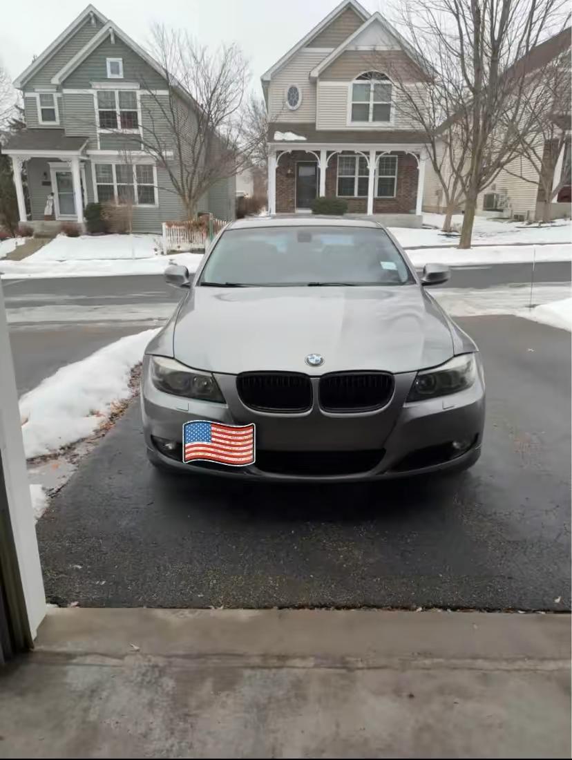 2010 BMW 3 series 328i sedan - Image 2